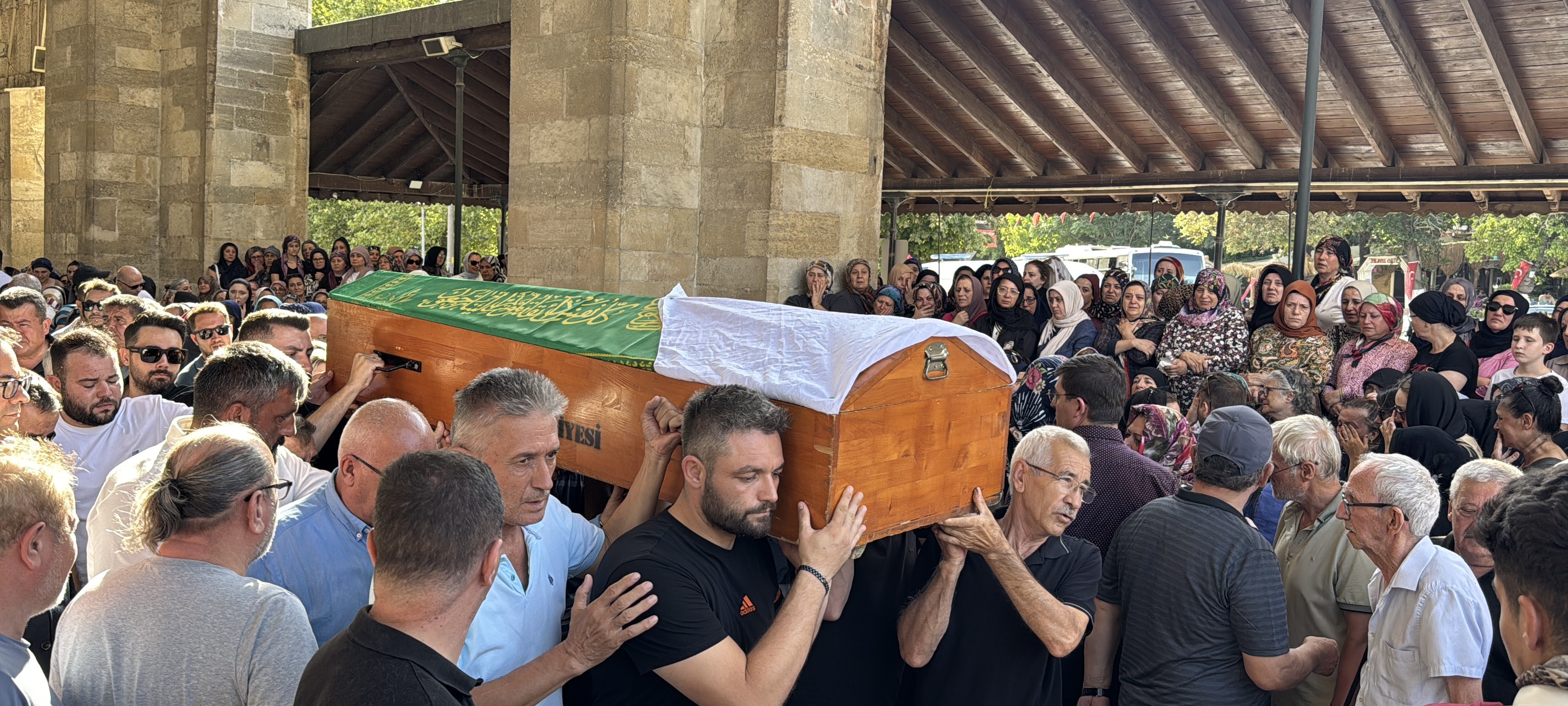 Çanakkale’deki Kazada Hayatını Kaybeden İki Genç Edirne’de Son Yolculuğuna Uğurlandı