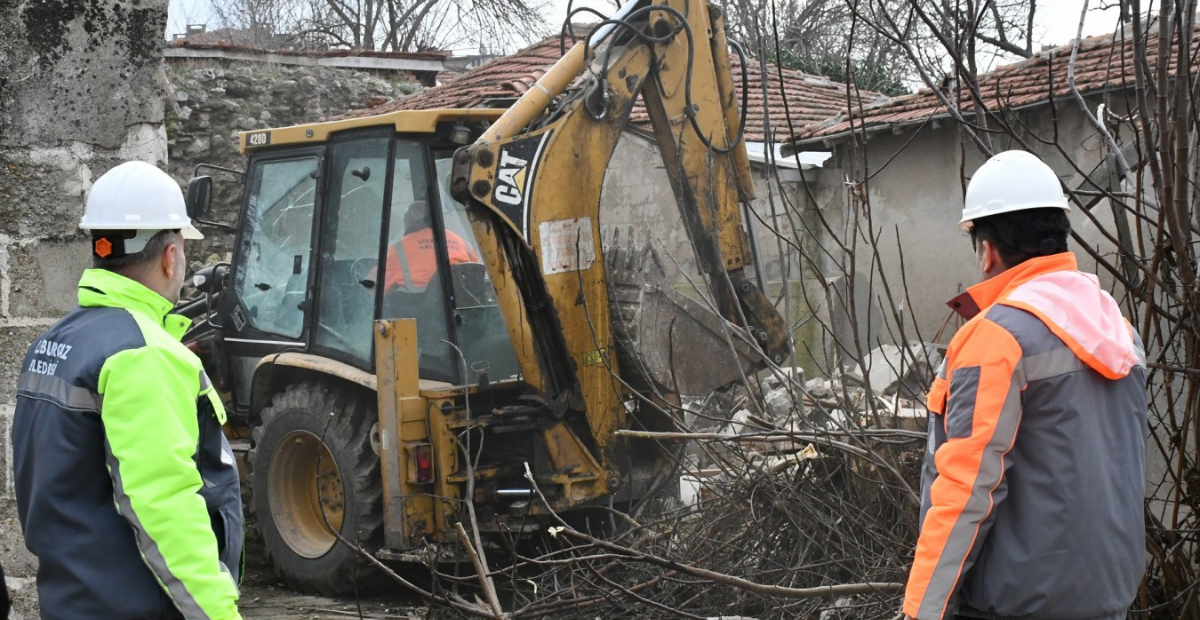 Kırklareli Lüleburgaz’da Riskli Binalar Bir Bir Yıkılıyor